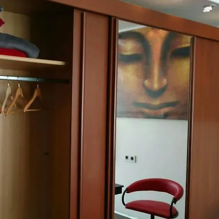 Zen - On Metro, Ultra Fast Wi-fi Apartment Sofia